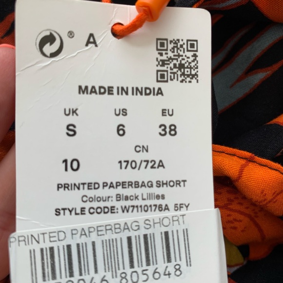 Floral paper bag shorts - Picture 3 of 3